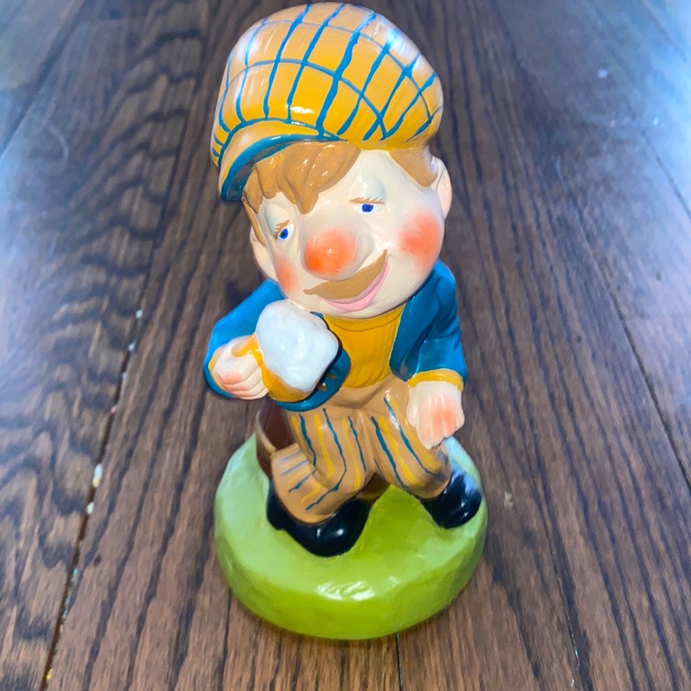 Vintage Ceramic Golfer drinking beer -